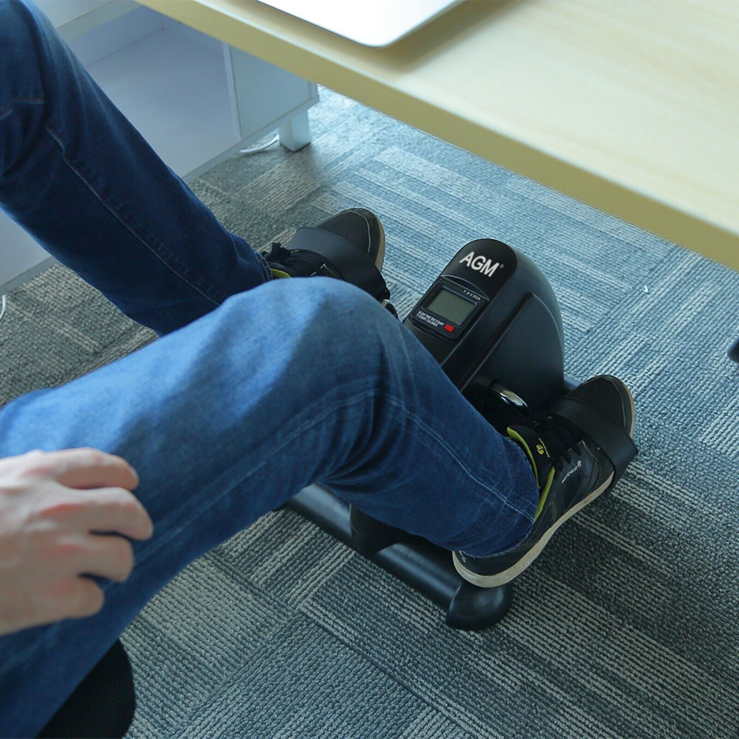 Mini Fitnessbike Pedaltrainer Heimtrainer LCD Armtrainer Und Beintrainer AGM - TechTrendPro